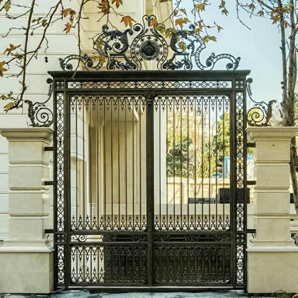 درب ورسای با تزئینات دست‌ساز فرفورژه