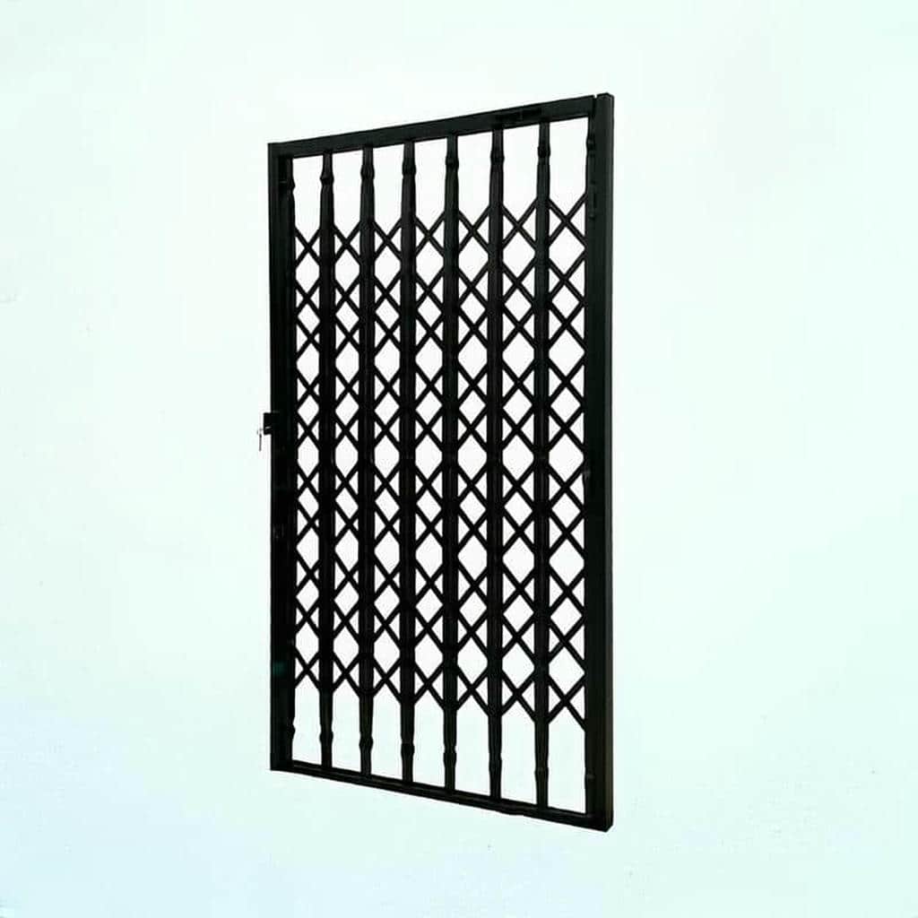 نصب درب حفاظ آکاردئونی تسمه تقویت شده در مریوان