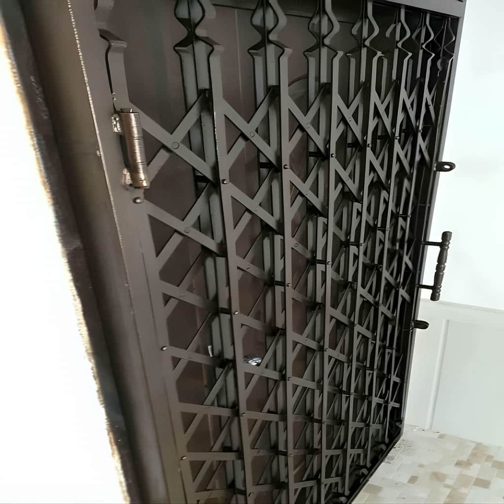 حفاظ مناسب برای خانه خالی با فریم فلزی محکم