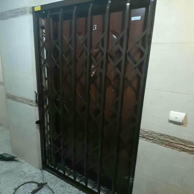درب حفاظ آکاردئونی در لواسان