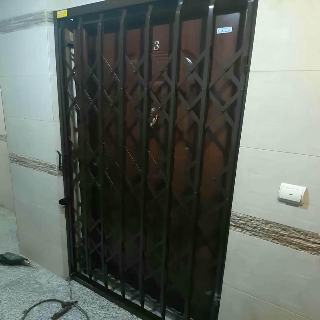 درب حفاظ آکاردئونی در لواسان