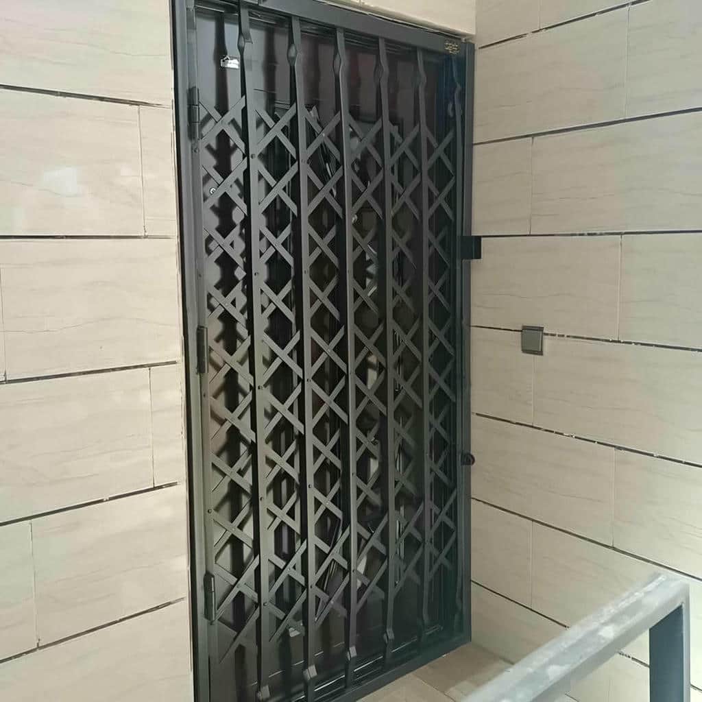 نصب درب حفاظ آکاردئونی آهنی در آبسرد