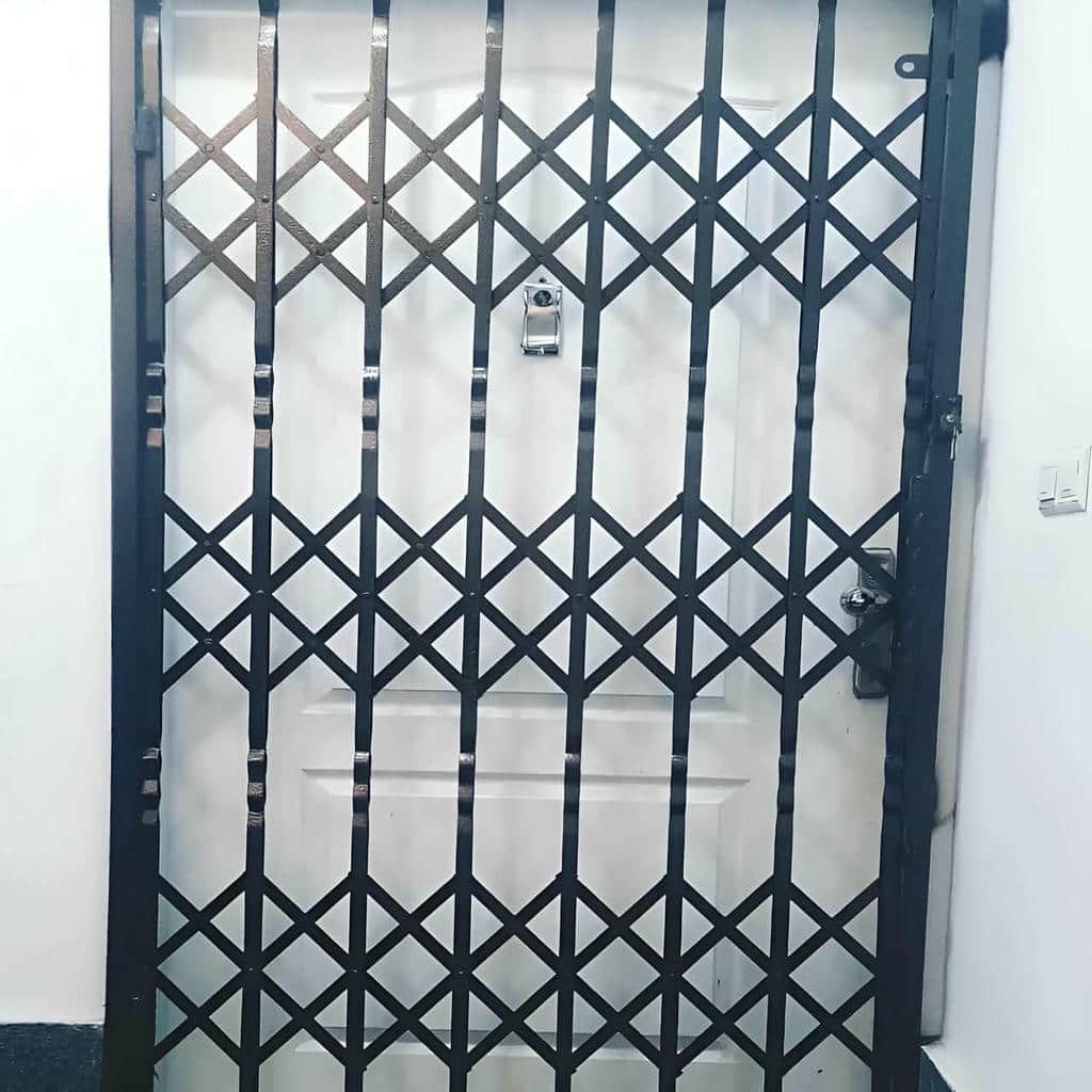 درب حفاظ آکاردئونی در محمدشهر
