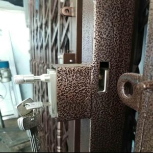 درب حفاظ آکاردئونی در کرمانشاه