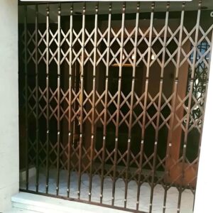 درب حفاظ آکاردئونی در اصفهان