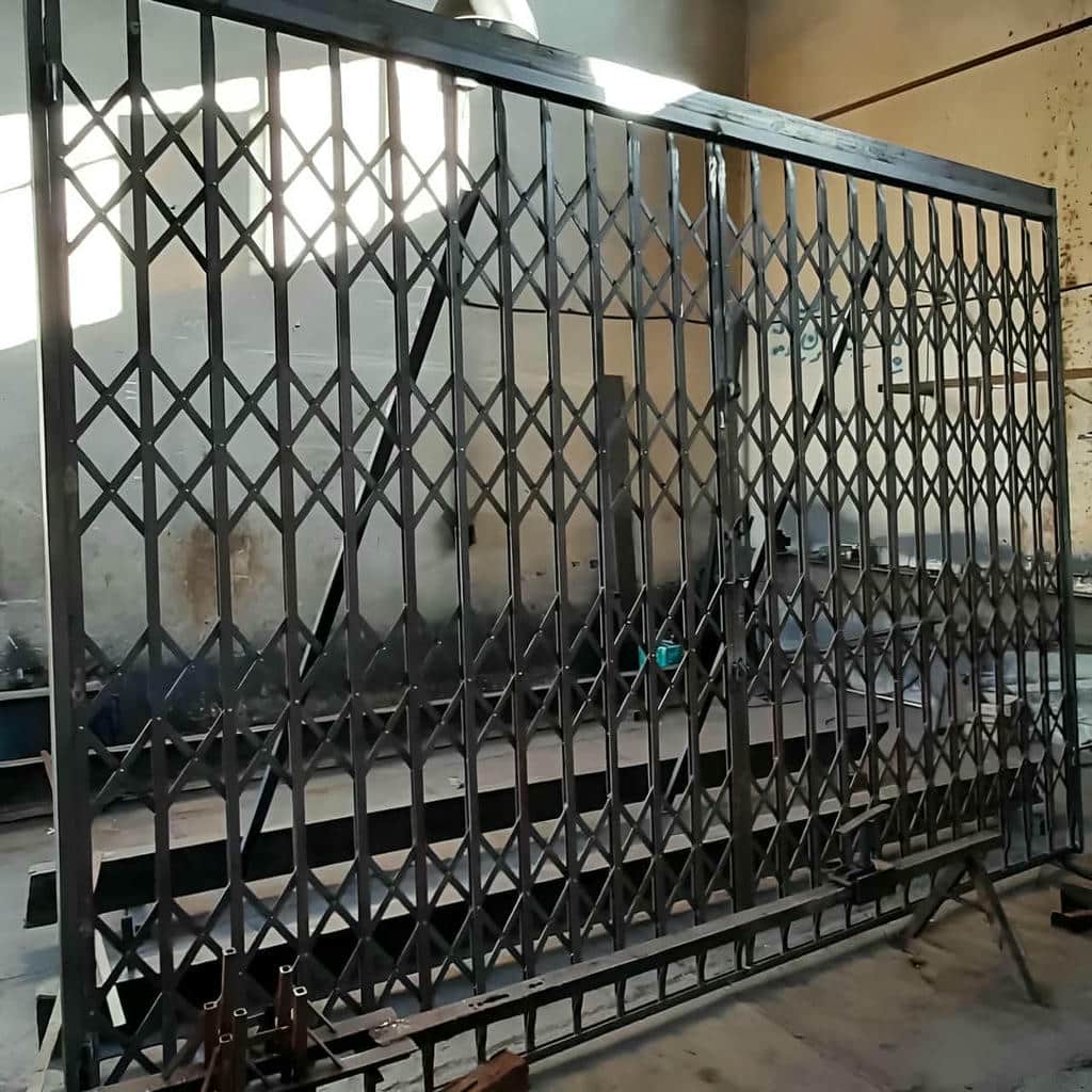 نصب درب حفاظ آکاردئونی قفل ایمن در همدان