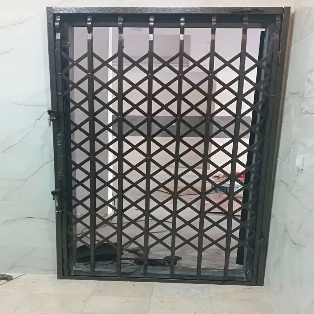 درب آکاردئونی با قفل ایمن و مقاوم
