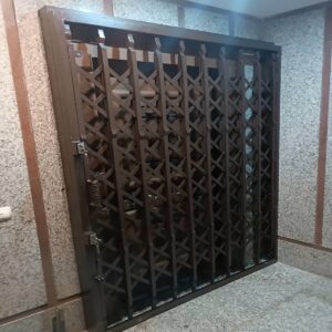 درب حفاظ آکاردئونی در ساوه