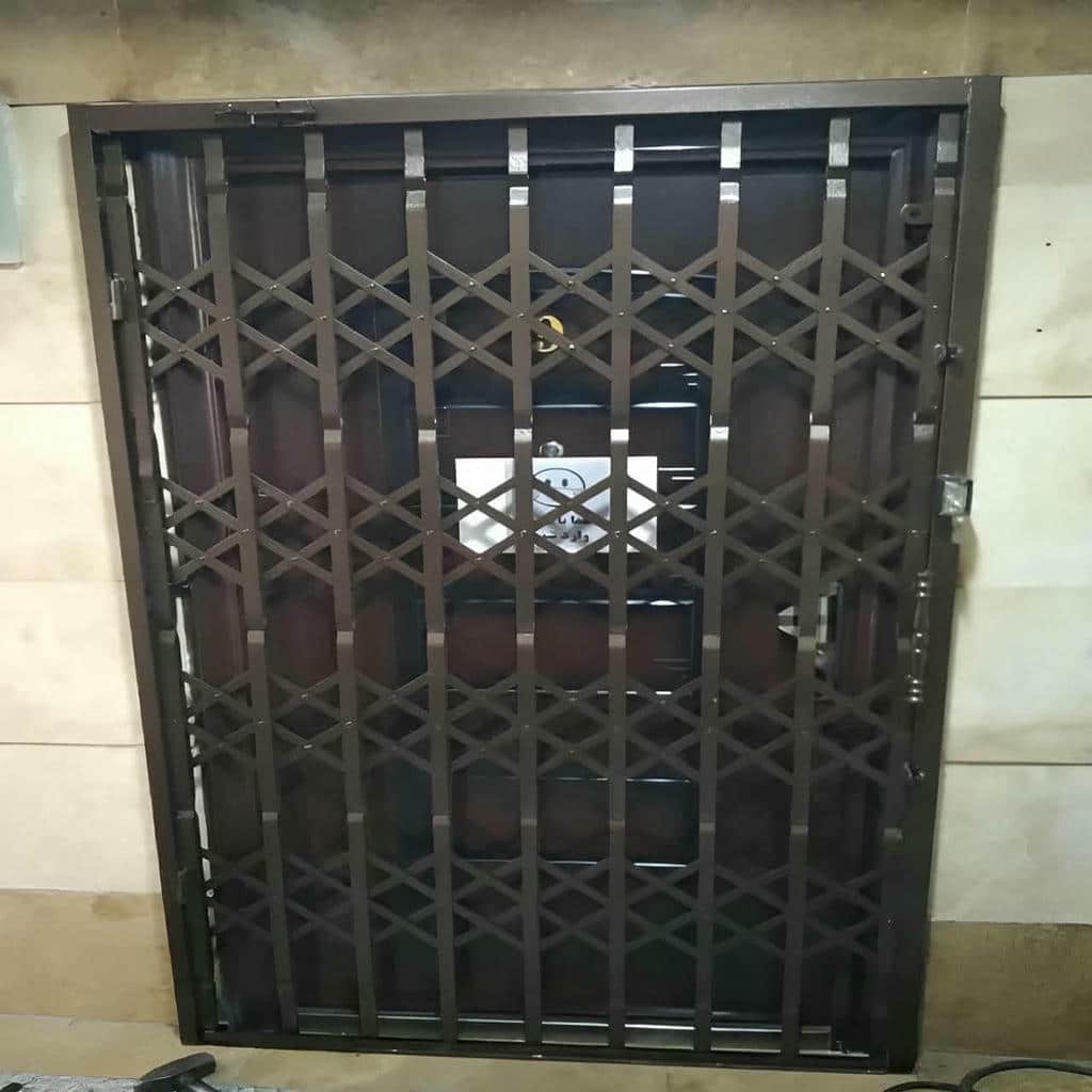 درب آکاردئونی با شبکه متراکم و قفل مقاوم