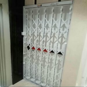 درب حفاظ آکاردئونی در بندر دیلم