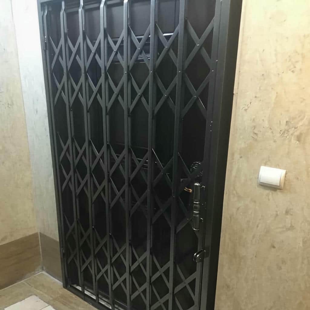 درب حفاظ آکاردئونی در آبادان