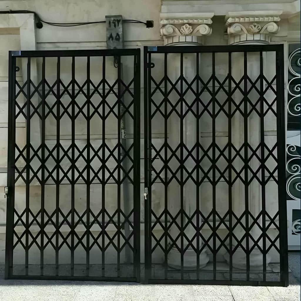 درب آکاردئونی در فیروزکوه