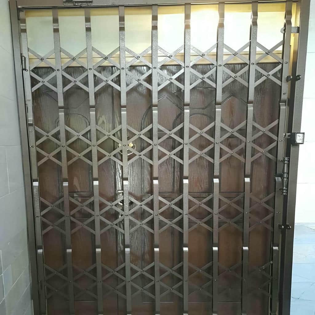 نصب درب حفاظ آکاردئونی ریل نرم در محمدشهر