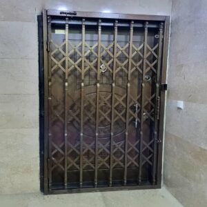 درب حفاظ آکاردئونی در رفسنجان