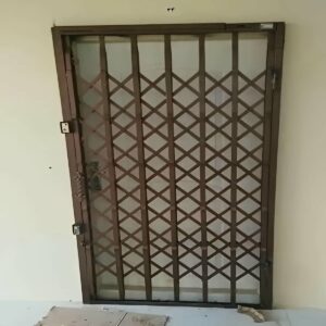 درب حفاظ آکاردئونی در قزوین