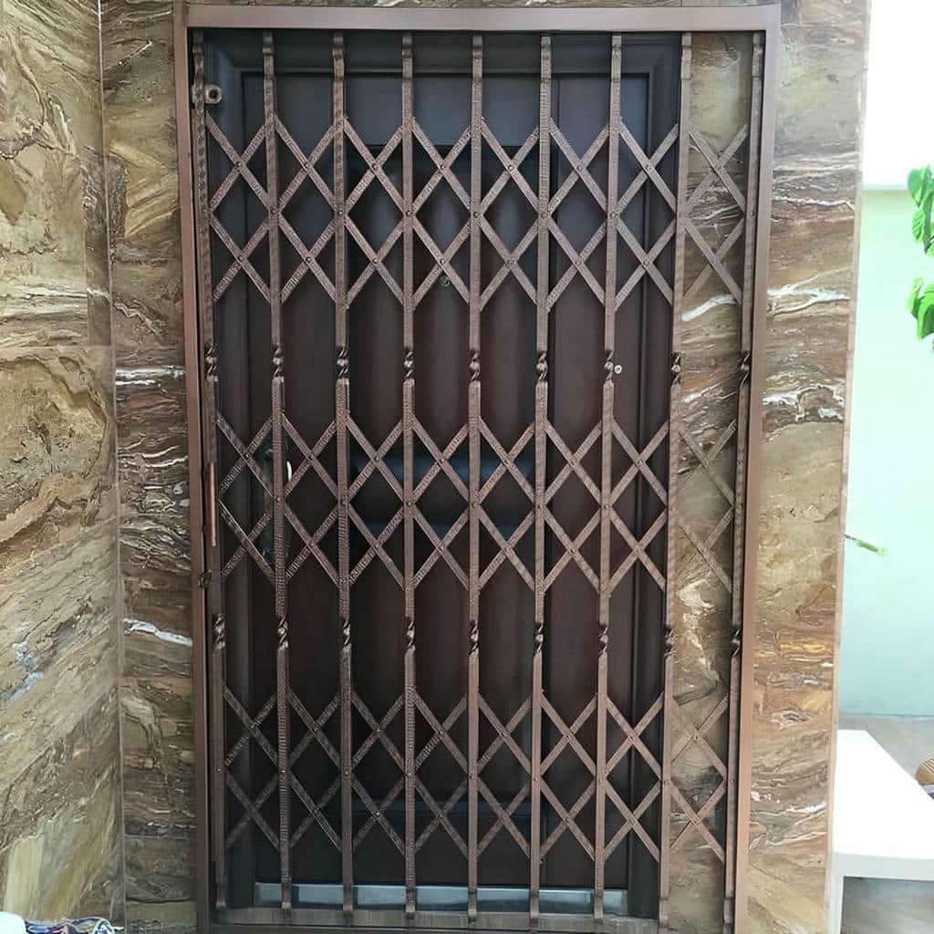 کارخانه درب حفاظ آکاردئونی رنگ&zwnj;آمیزی باکیفیت در محمودآباد