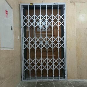 درب حفاظ آکاردئونی در بندرعباس