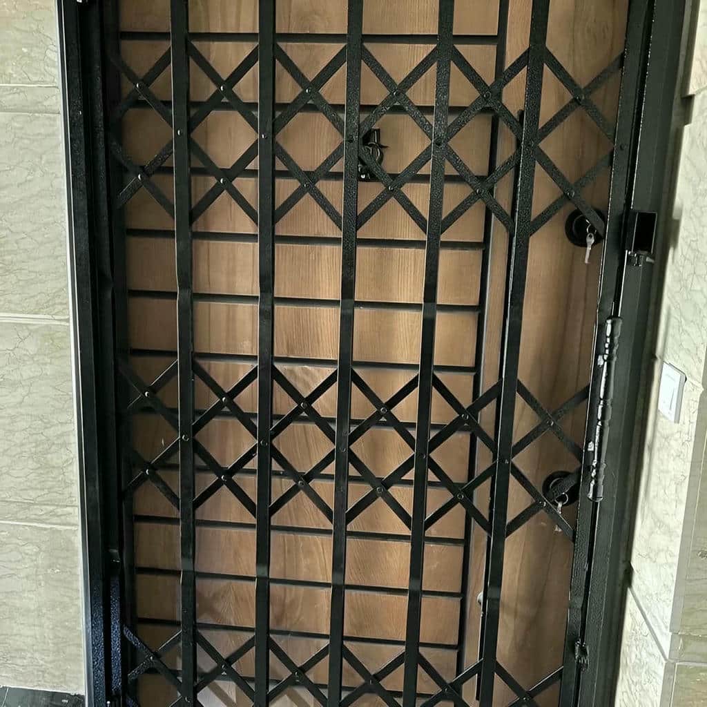نصب درب حفاظ آکاردئونی قفل ایمن در ارومیه
