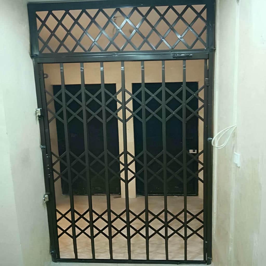 نصب درب حفاظ آکاردئونی آهنی در فشم