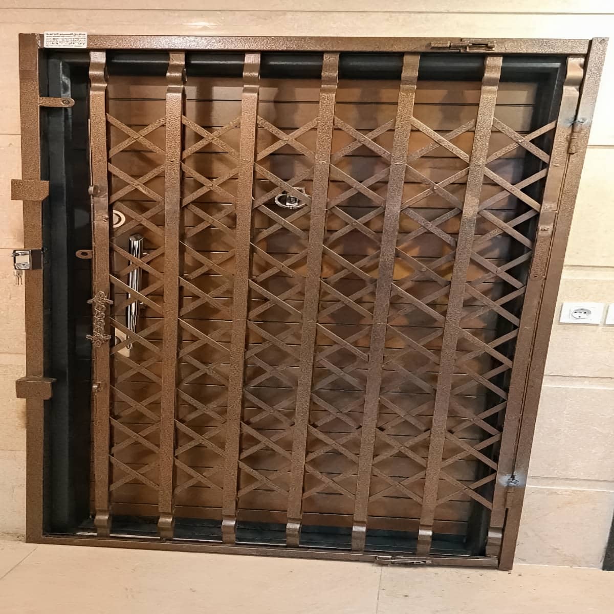خرید درب آکاردئونی ضد سرقت با بررسی نکات مهم سفارش