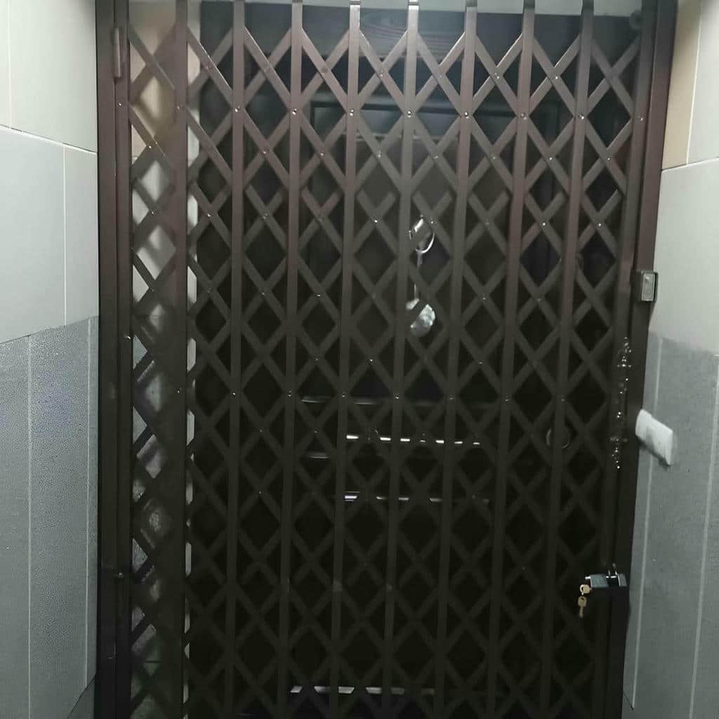درب حفاظ آکاردئونی در اهواز