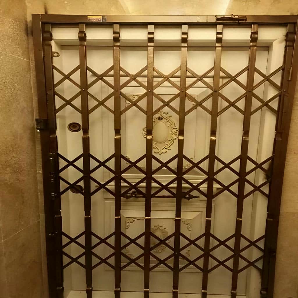 نصب درب حفاظ آکاردئونی لوکس در اندیشه
