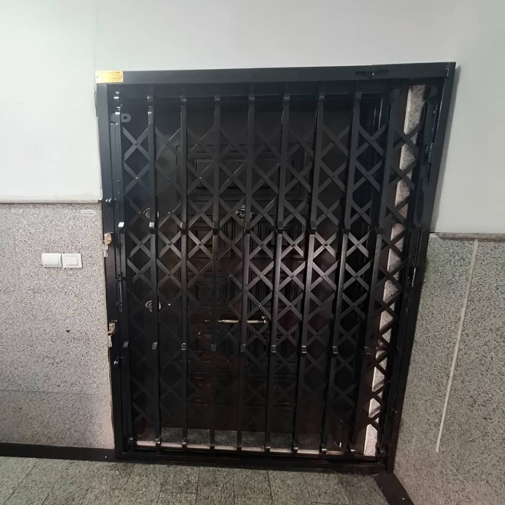 نصب درب حفاظ آکاردئونی قفل ایمن در ملارد