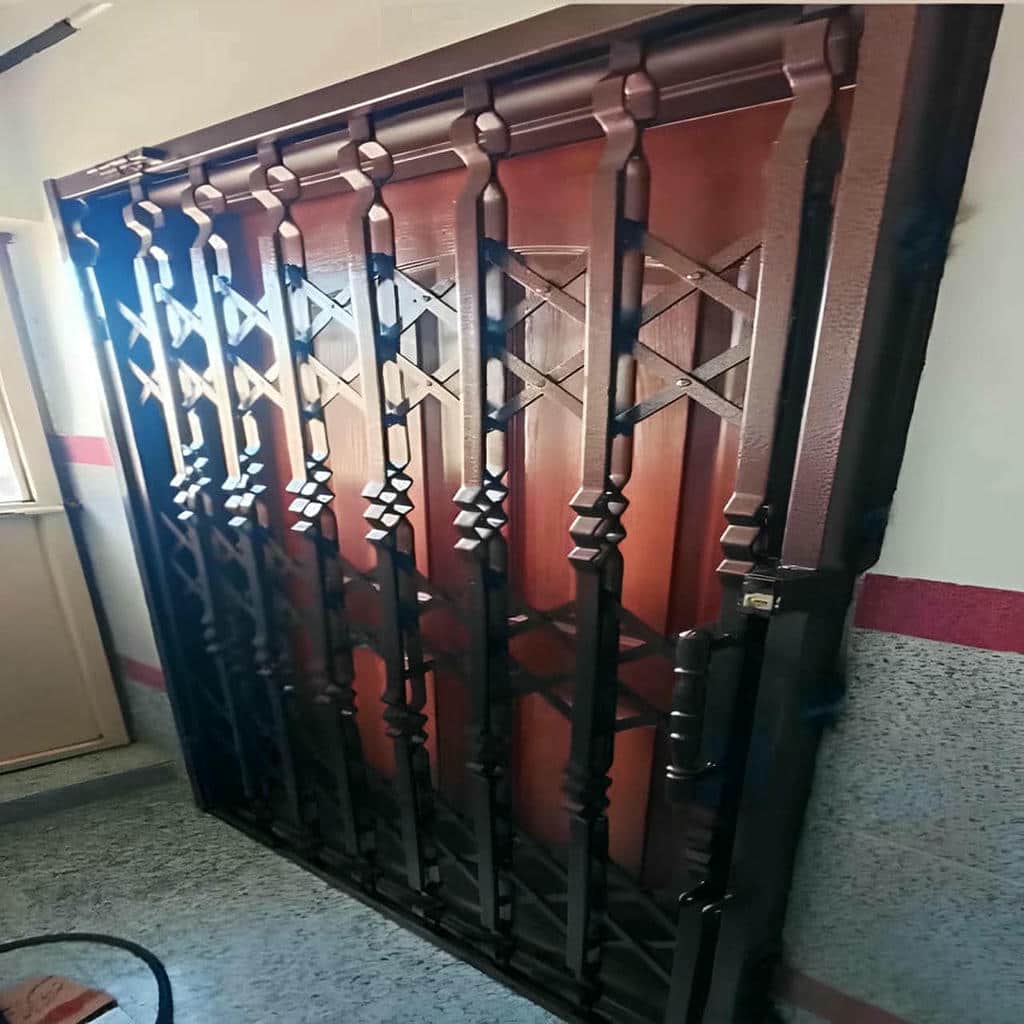 درب حفاظ آکاردئونی در شهرکرد