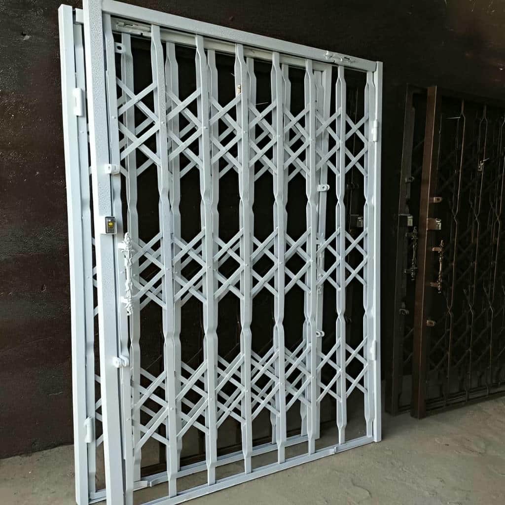 نصب درب حفاظ آکاردئونی آهنی در عظیمیه کرج