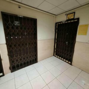 درب حفاظ آکاردئونی در ایرانشهر