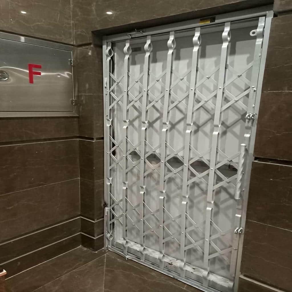 نصب درب حفاظ آکاردئونی آهنی در فردیس کرج
