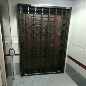 درب حفاظ آکاردئونی در تبریز