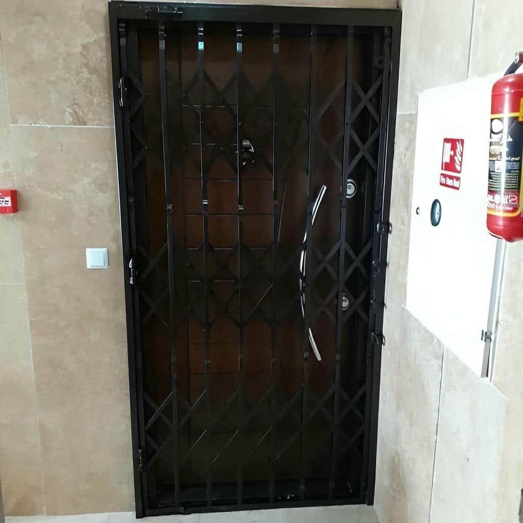 نصب درب حفاظ آکاردئونی قفل ایمن در رشت