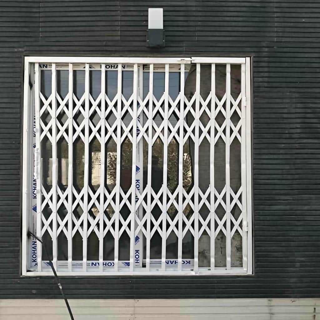 کارخانه درب حفاظ آکاردئونی رنگ‌آمیزی باکیفیت در یزد