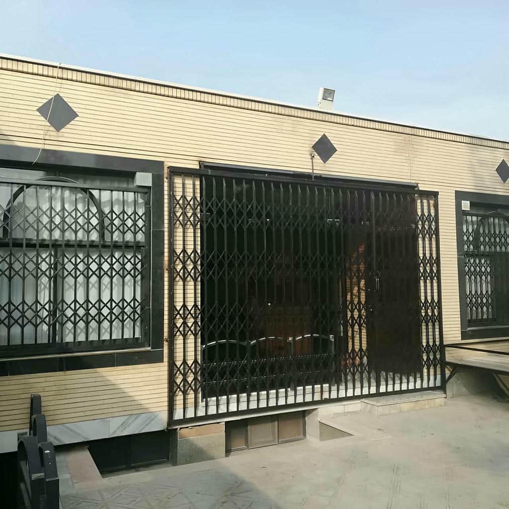 نصب درب حفاظ آکاردئونی قفل ایمن در ایرانشهر