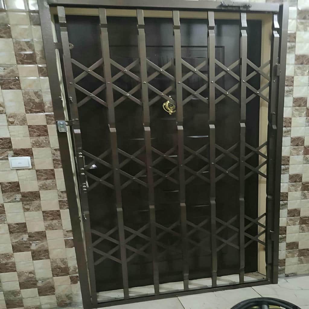 کارخانه درب حفاظ آکاردئونی رنگ&zwnj;آمیزی باکیفیت در نوشهر