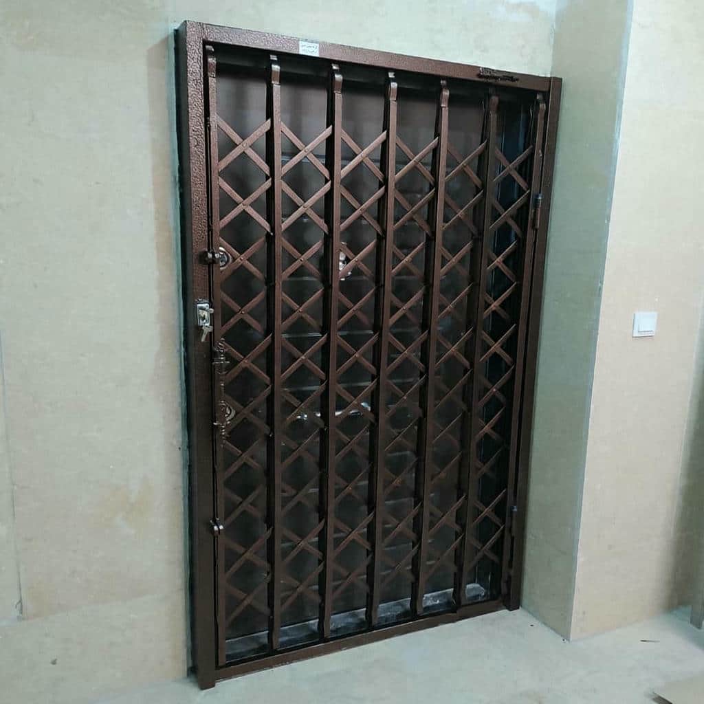 درب حفاظ آکاردئونی در محمودآباد