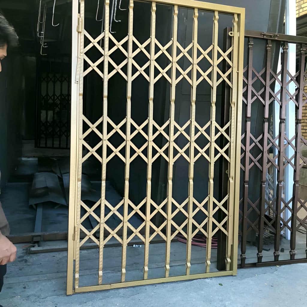 نصب درب حفاظ آکاردئونی آهنی در قشم