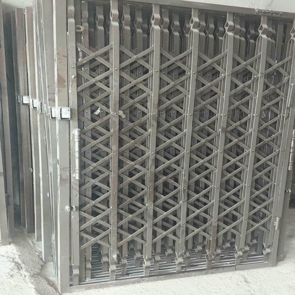 نصب درب حفاظ آکاردئونی رنگ باکیفیت در استان خوزستان