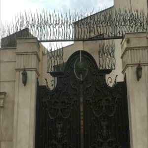 حفاظ شاخ گوزنی فلزی در شهرکرد