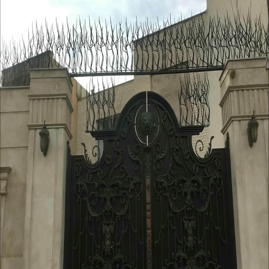 حفاظ شاخ گوزنی فلزی در شهرکرد