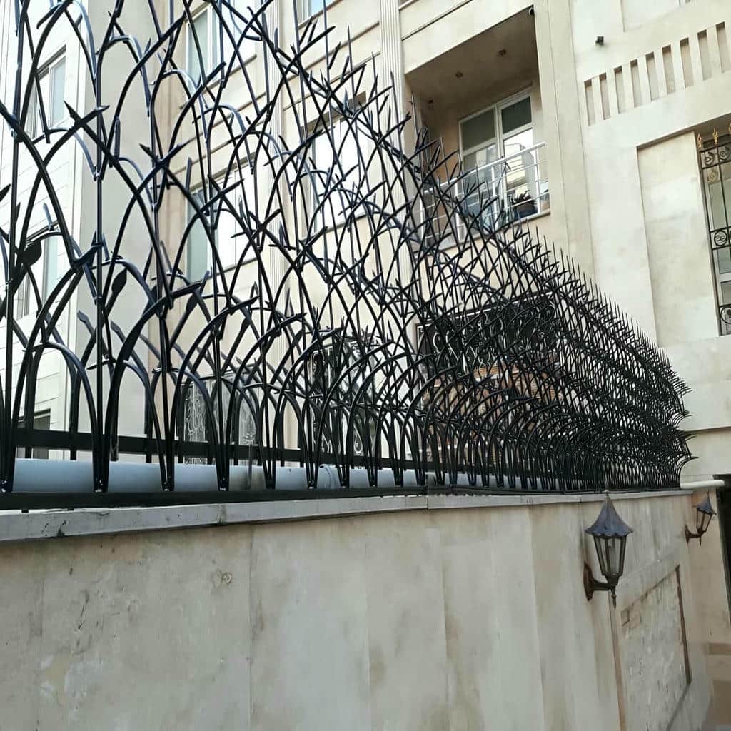 نصب حفاظ شاخ گوزنی فلزی رنگ کوره ای در پرند