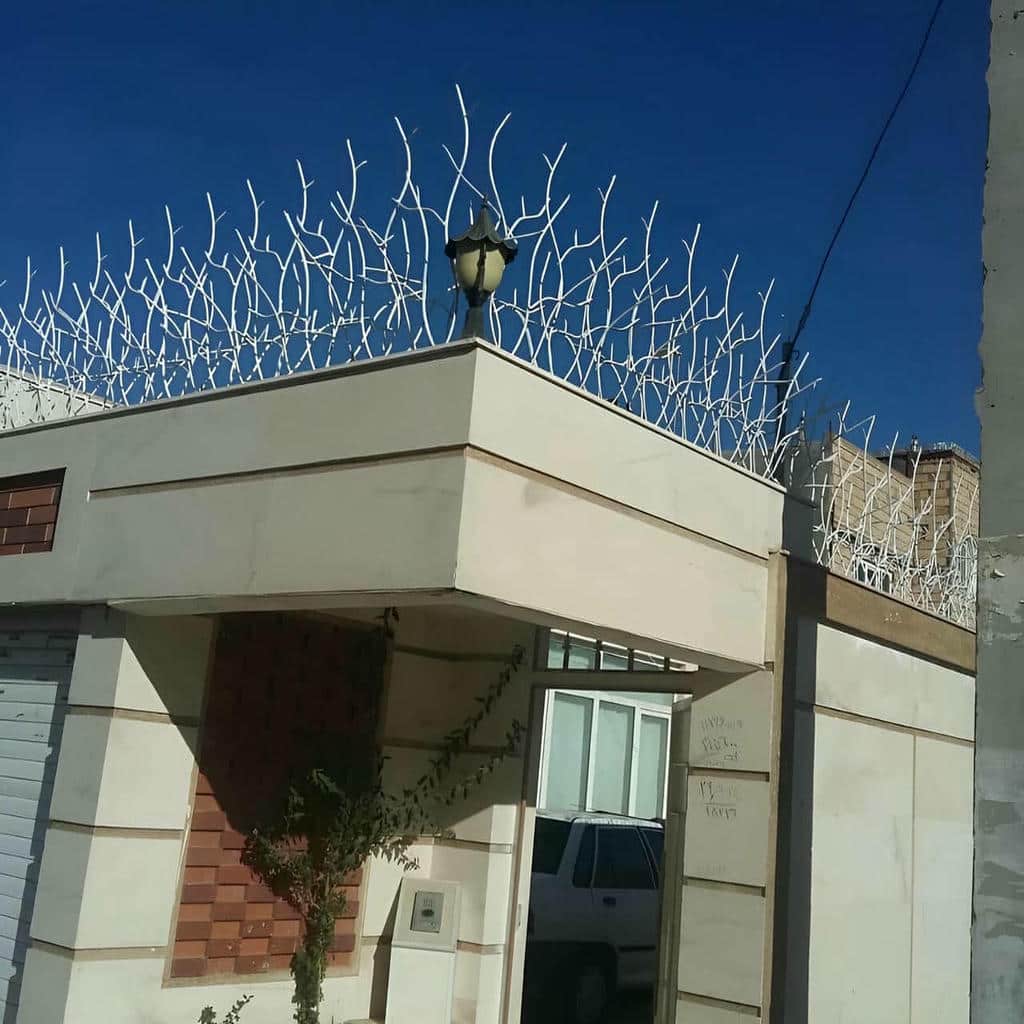 نصب حفاظ شاخ گوزنی رنگ کوره&zwnj;ای در بندر دیلم