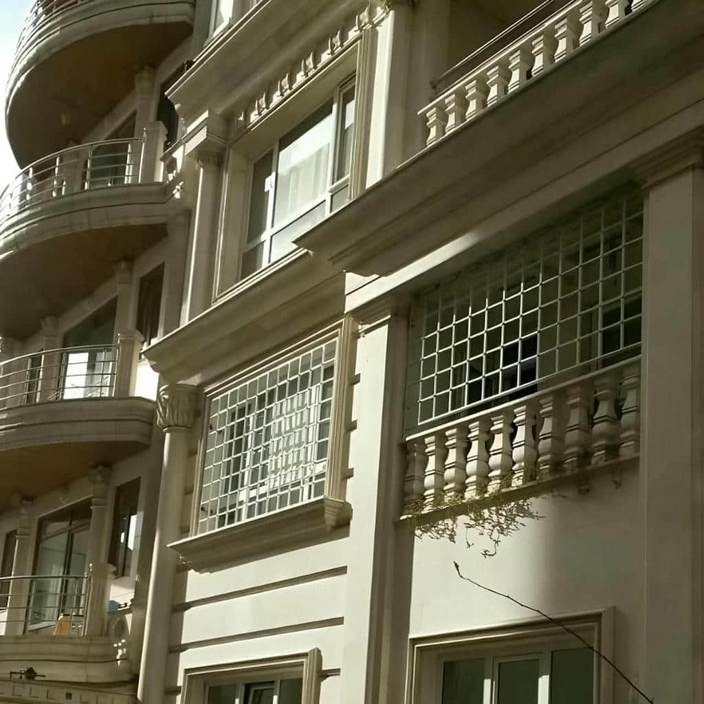 سفارش حفاظ پنجره مدرن، ساده و فرفورژه با فریم مستحکم و مقاوم