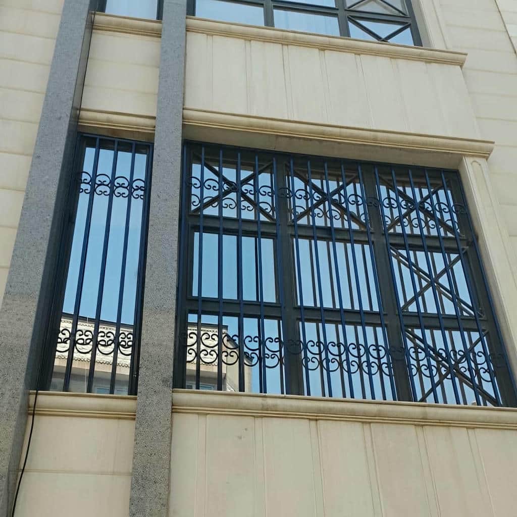 نصب حفاظ پنجره فرفورژه بازشو در ساری