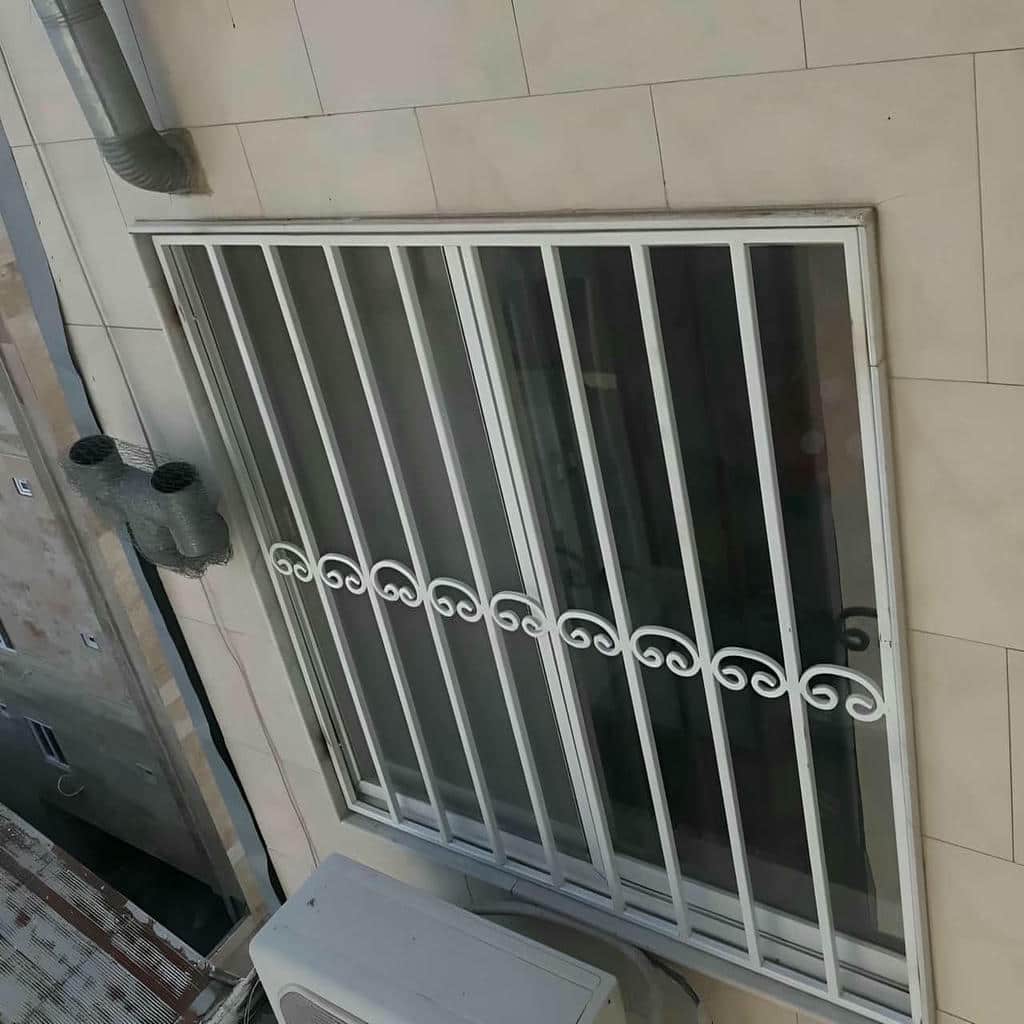 حفاظ پنجره فلزی با مواد مقاوم در برابر ضربه