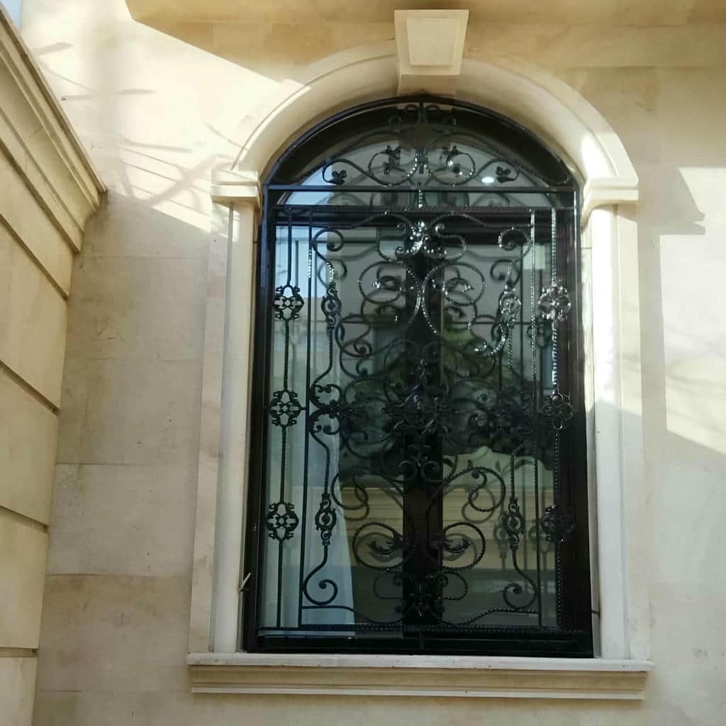 سفارش حفاظ پنجره مدرن، ساده و فرفورژه با طراحی مدرن و مینیمالیستی