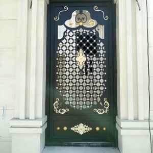 درب ورودی حیاط ویلایی در قزوین