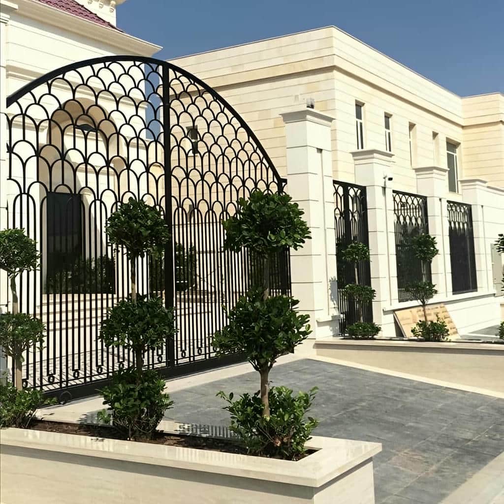درب ورودی حیاط ویلایی در شهرکرد