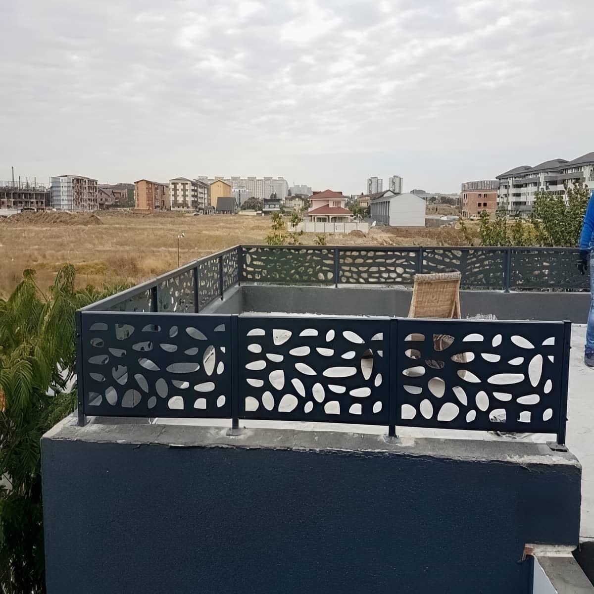 نرده سی ان سی ایمن بالکن با ضخامت ورق مقاوم نرده سی ان سی ایمن بالکن با ضخامت ورق مقاوم